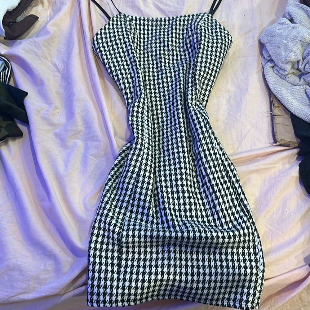 xs, cute black and white spaghetti strap dress, urban outfitters